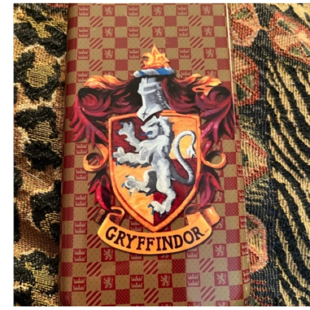 Warner Bros. euc gryffindor 6s